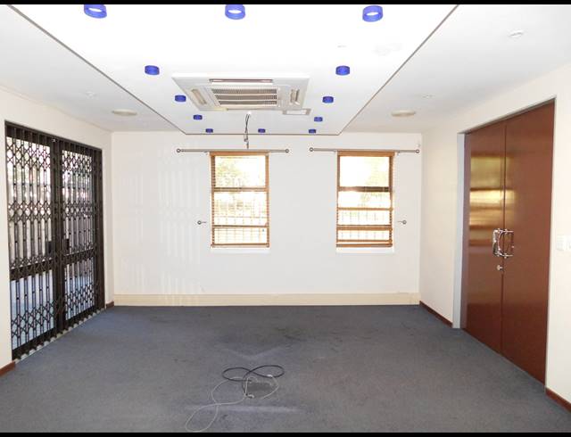 780M² OFFICE TO LET IN FERNDALE